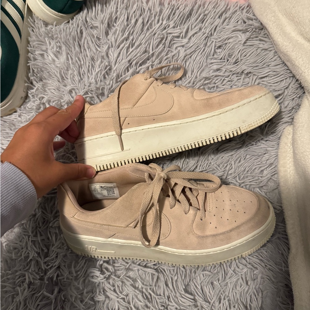 Nike Women's Cream Sneakers